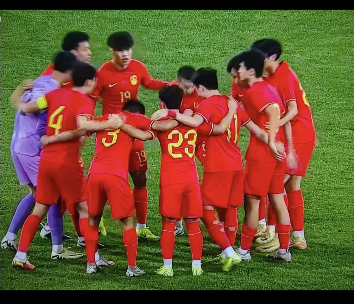 高强度的比赛！国家队员们战斗到底