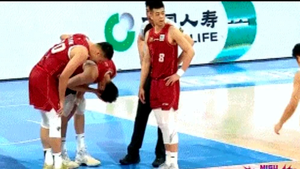 热门球队在比赛中遭遇艰难，结果让人震惊