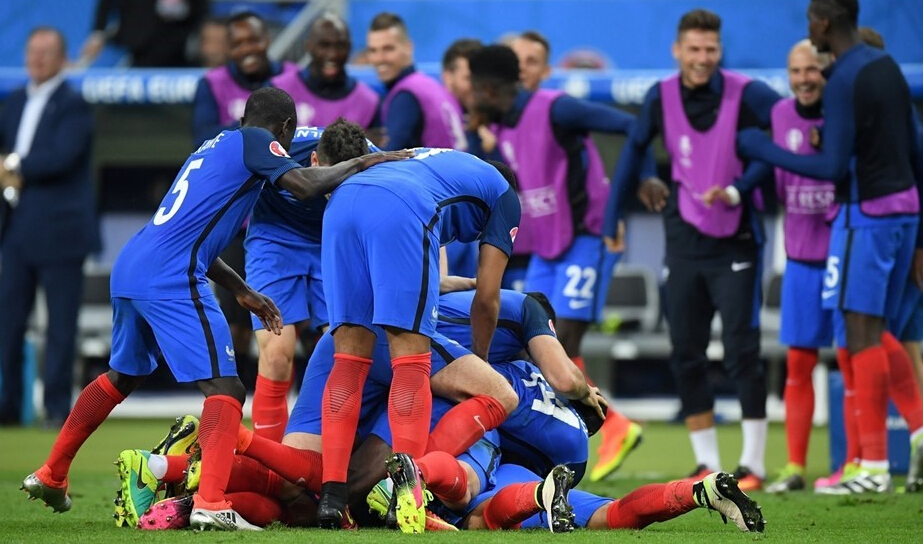 包含法国羽毛球队力克印尼羽毛球队，辛杜制霸全场的词条