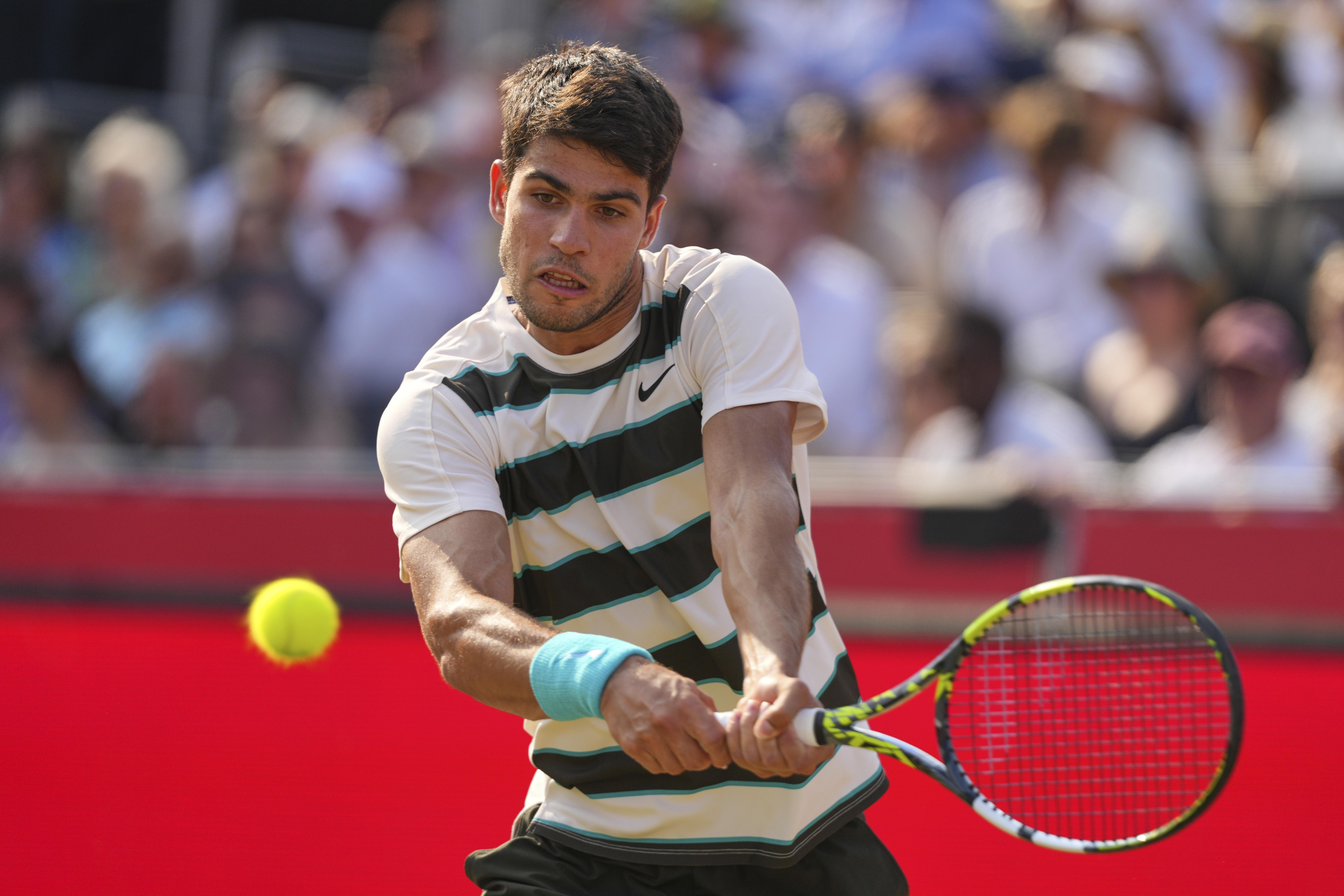 英国网球队鏖战日本网球队，阿尔卡拉斯爆发神勇的简单介绍