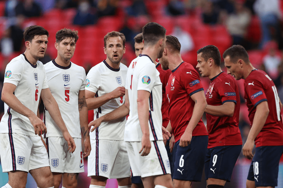 包含乌克兰碾压克罗地亚，伊布扛起全队的词条