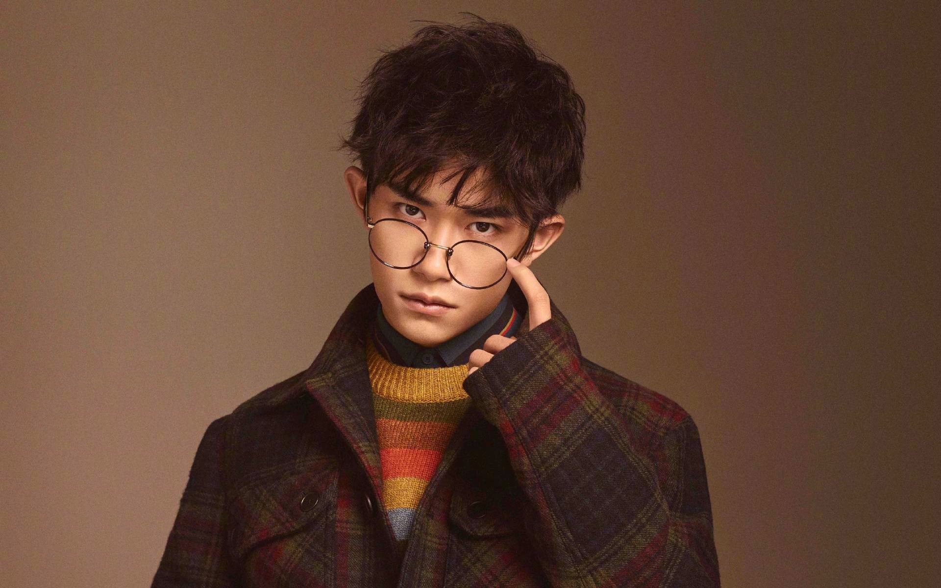 总冠军奖杯，与看不见的赛场